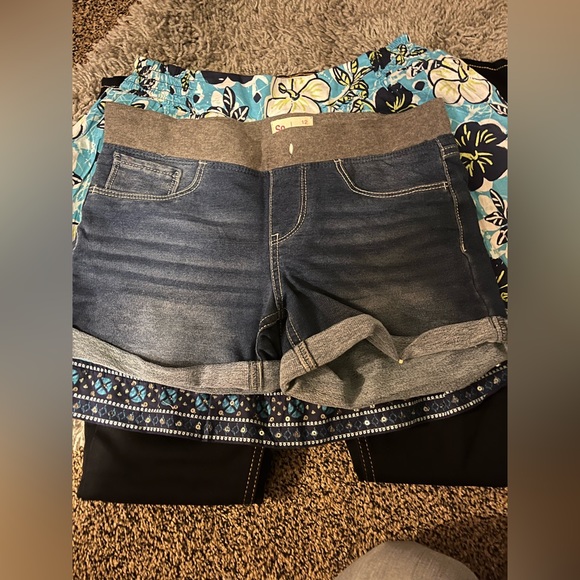 Girls clothes bundle - Picture 5 of 12